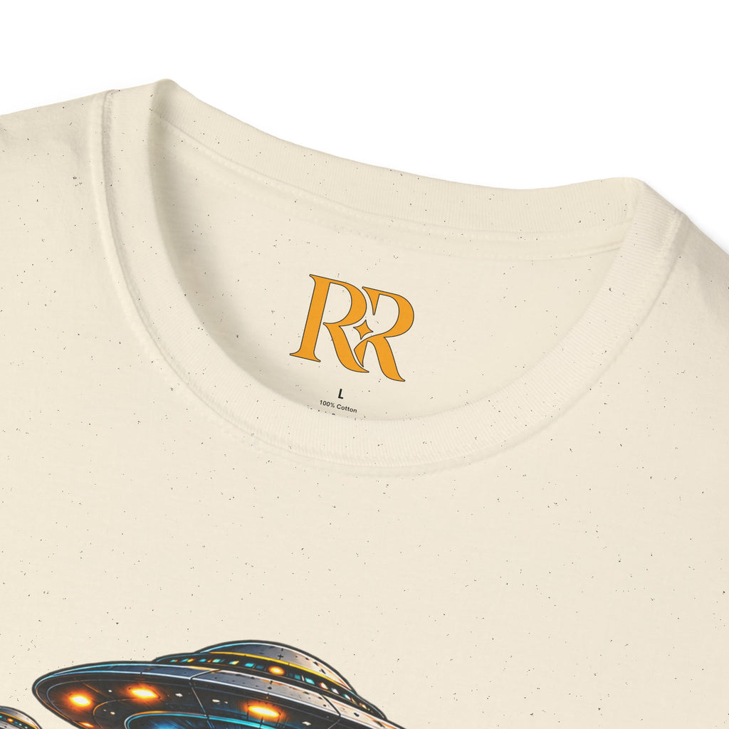 Alien Campfire UFO T-Shirt – Retro Space Adventure Graphic Tee