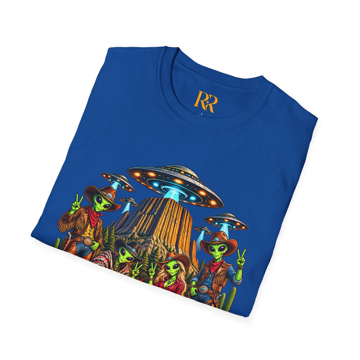 Alien Campfire UFO T-Shirt – Retro Space Adventure Graphic Tee