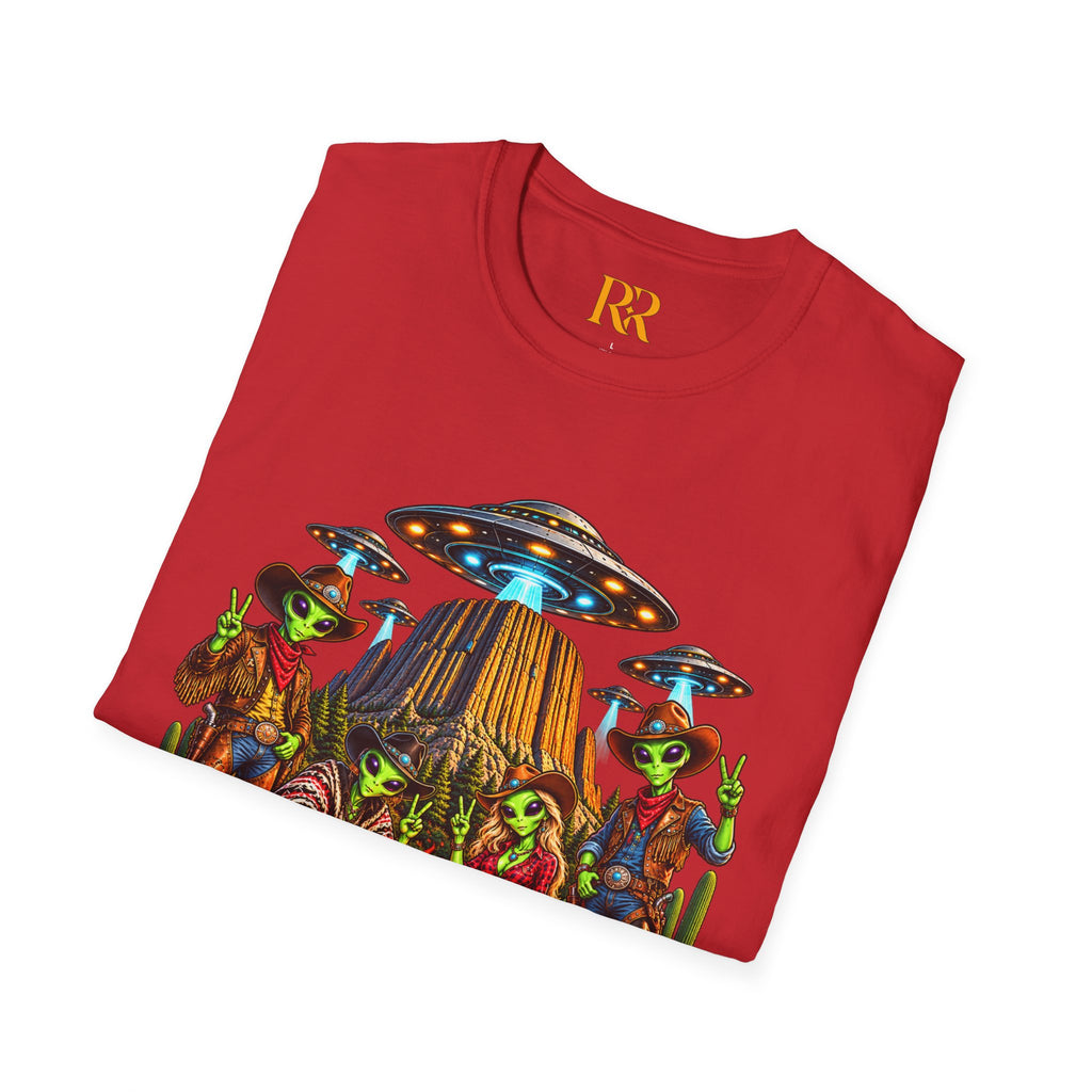 Alien Campfire UFO T-Shirt – Retro Space Adventure Graphic Tee