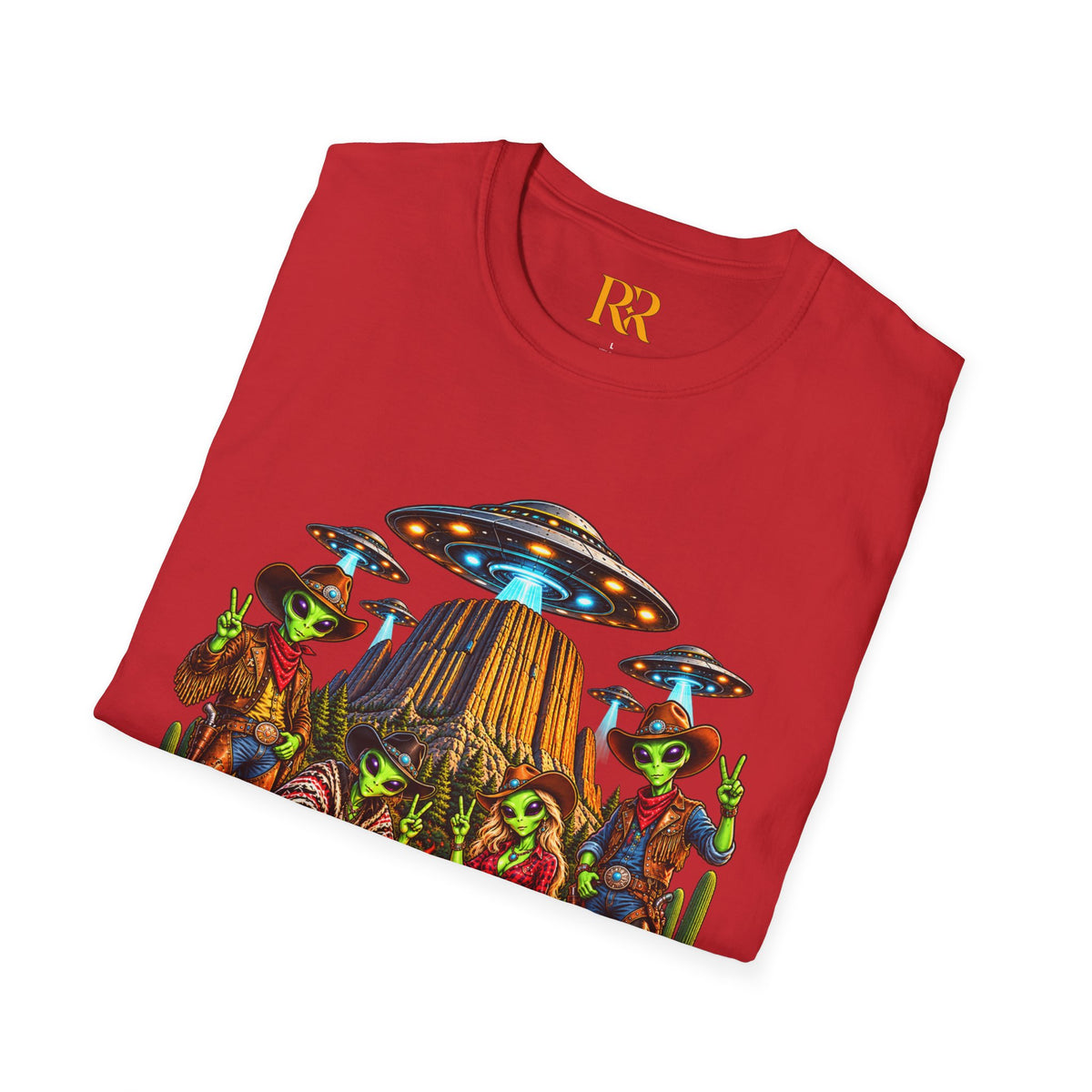 Alien Campfire UFO T-Shirt – Retro Space Adventure Graphic Tee