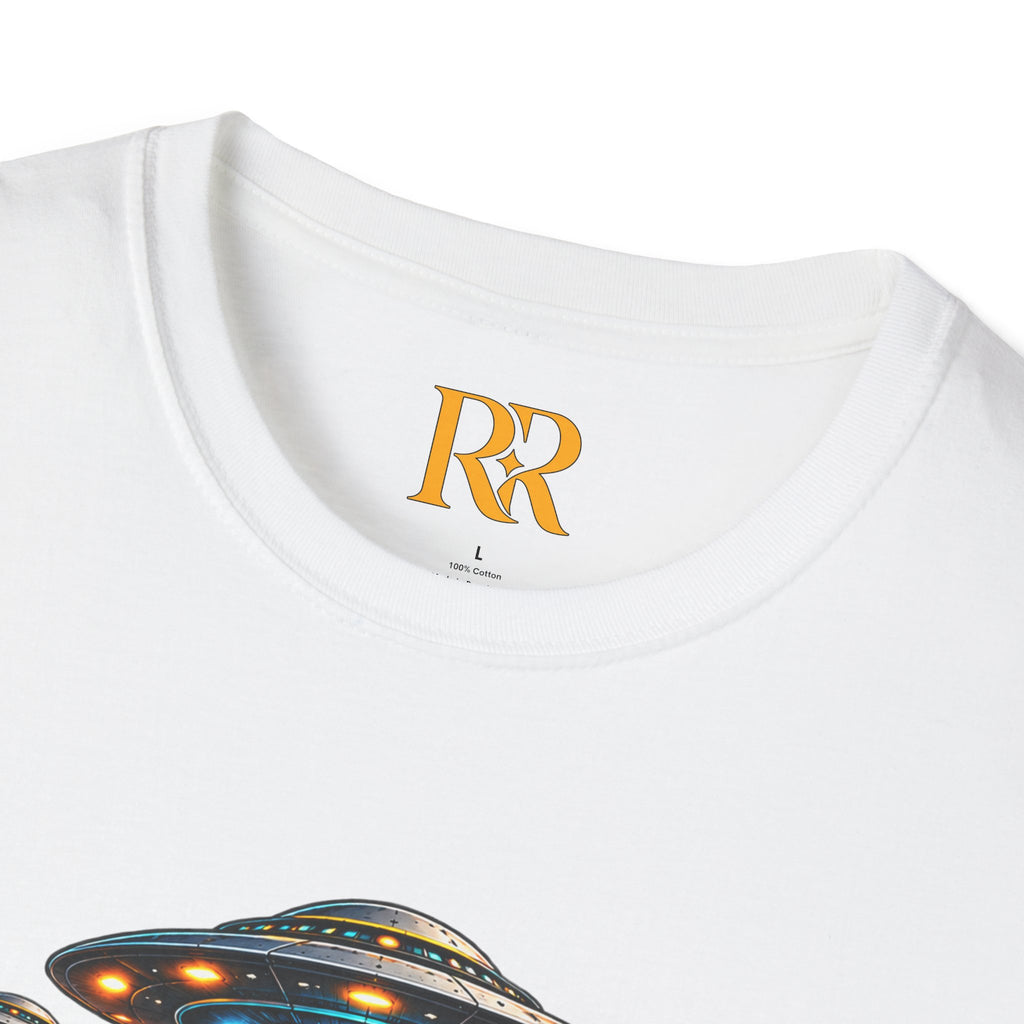 Alien Campfire UFO T-Shirt – Retro Space Adventure Graphic Tee