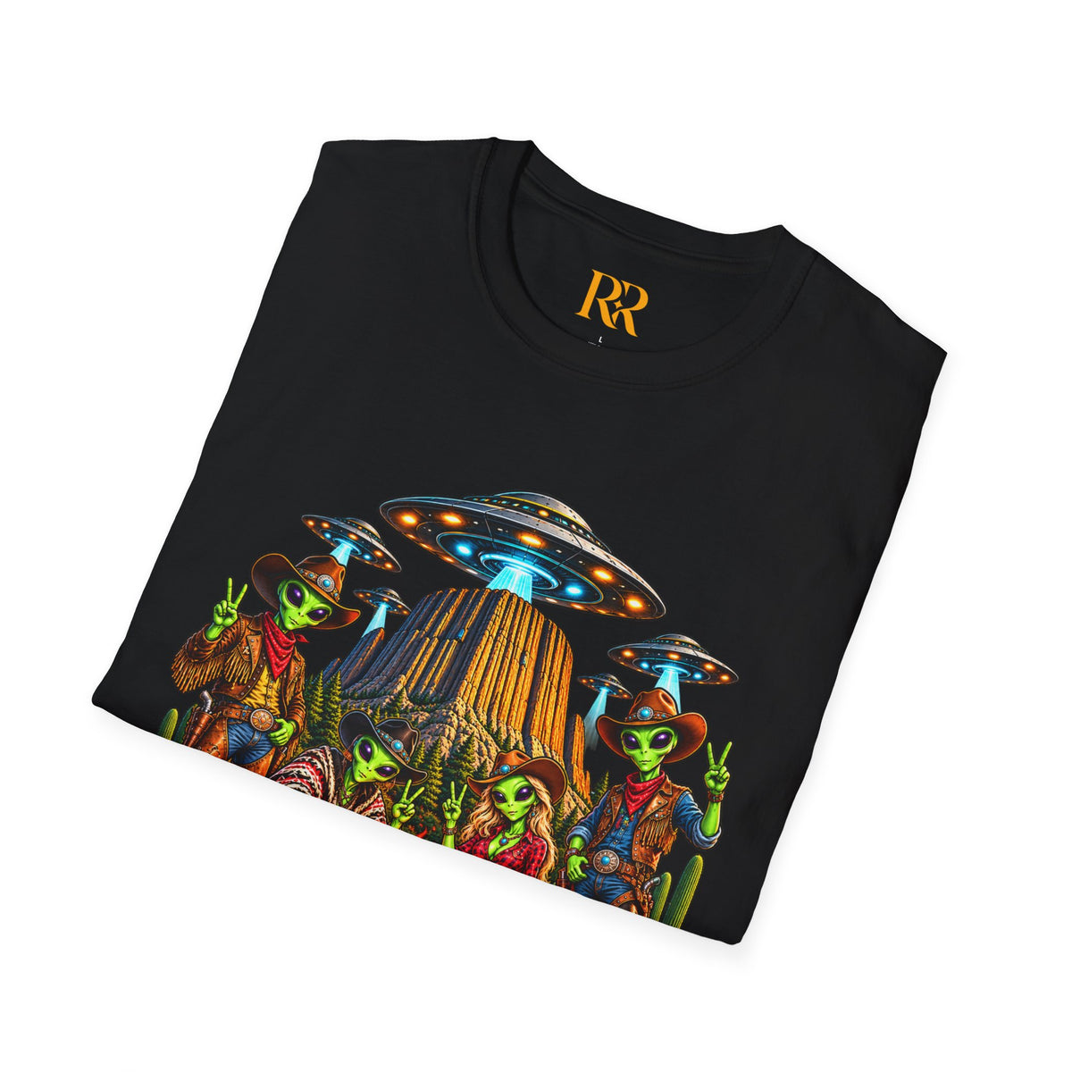 Alien Campfire UFO T-Shirt – Retro Space Adventure Graphic Tee