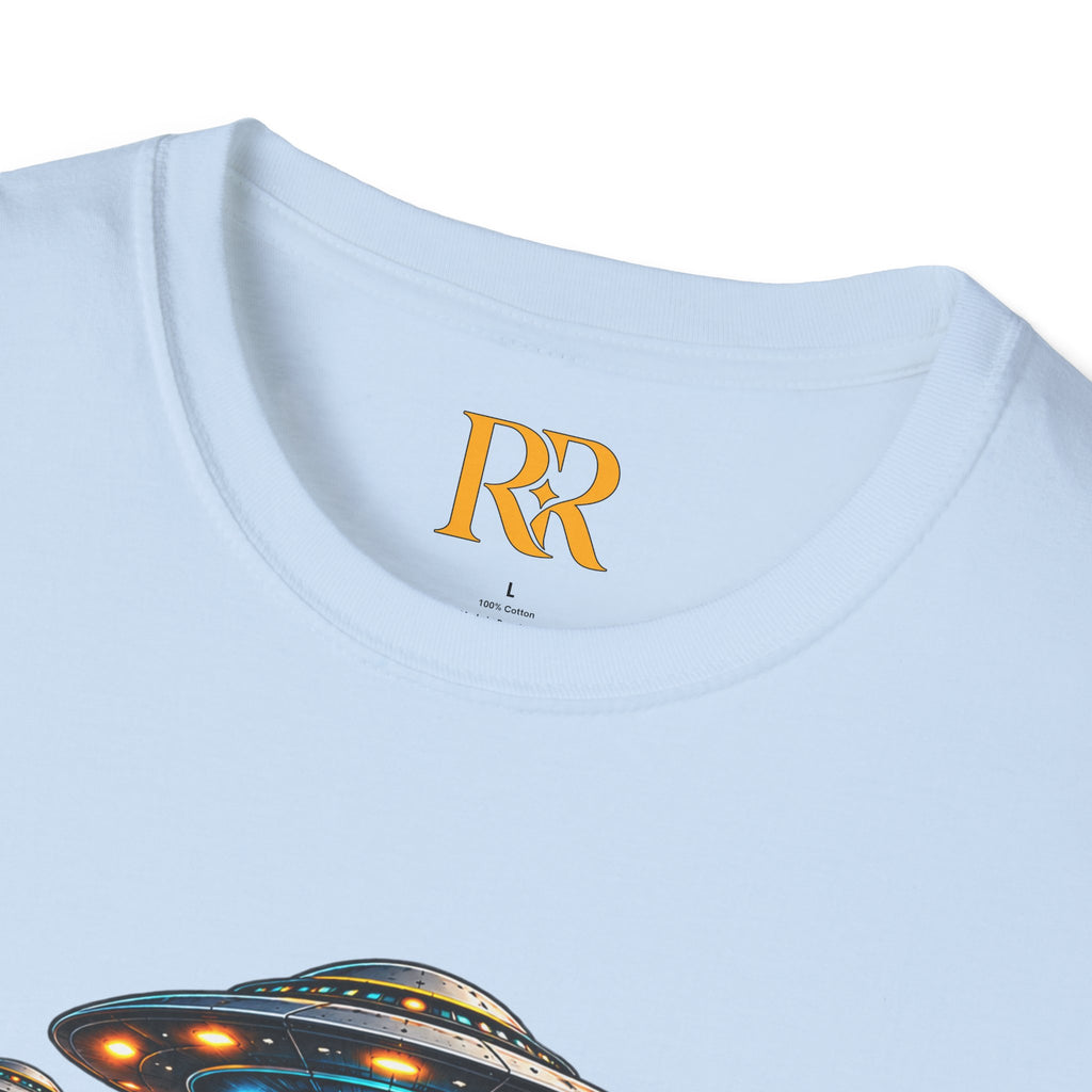 Alien Campfire UFO T-Shirt – Retro Space Adventure Graphic Tee