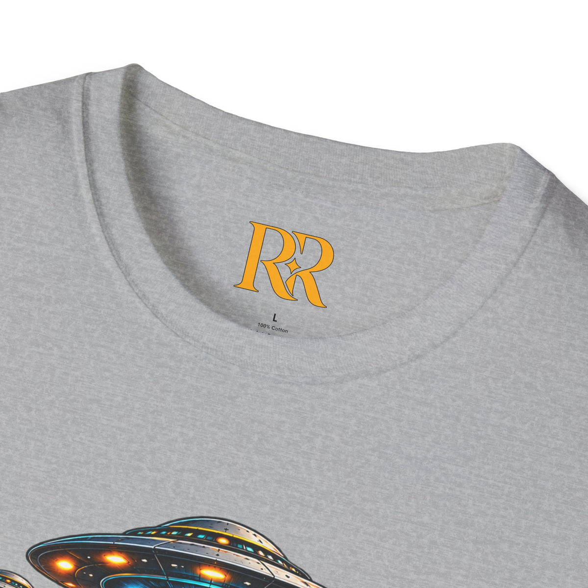 Alien Campfire UFO T-Shirt – Retro Space Adventure Graphic Tee