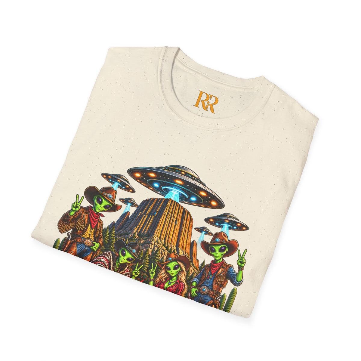 Alien Campfire UFO T-Shirt – Retro Space Adventure Graphic Tee