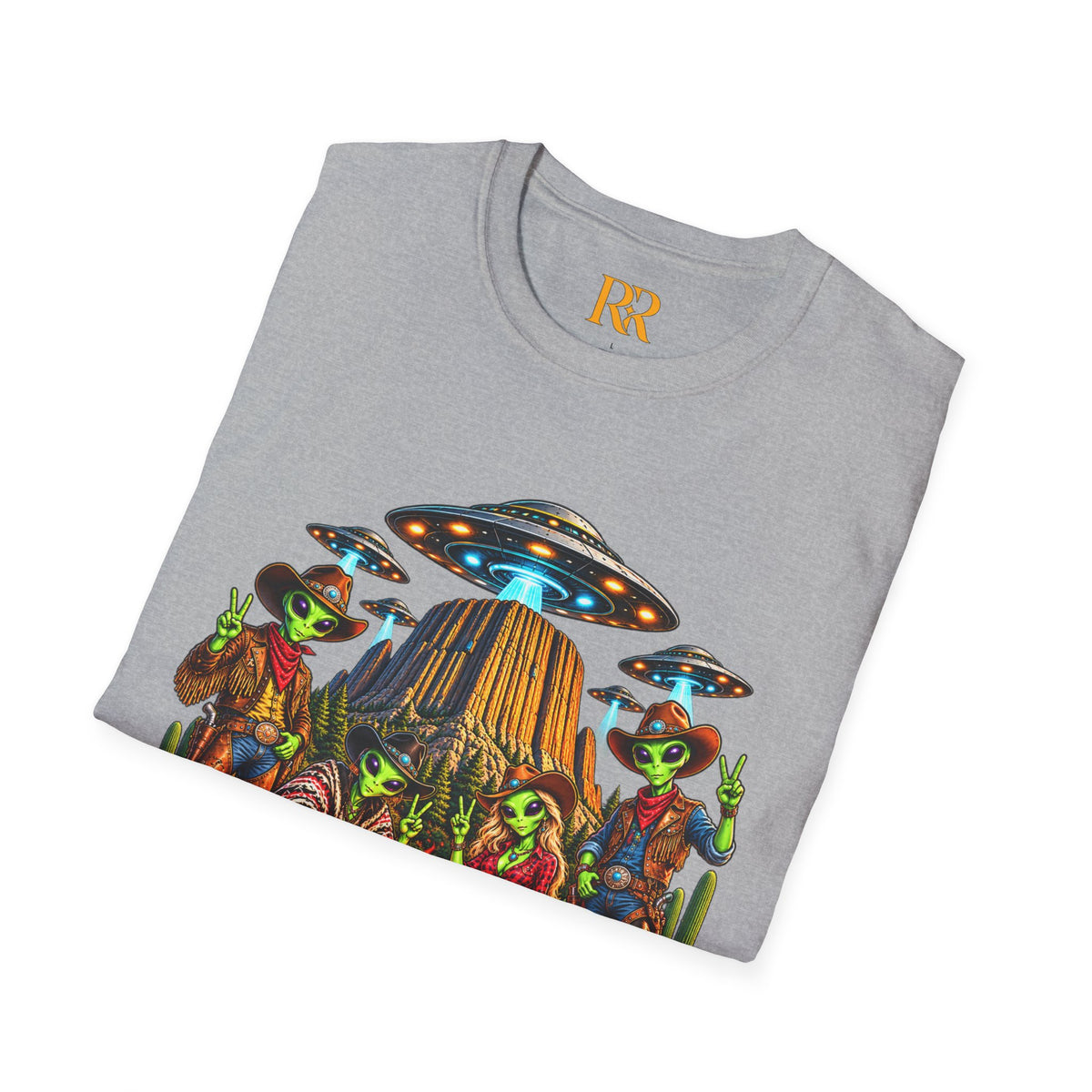 Alien Campfire UFO T-Shirt – Retro Space Adventure Graphic Tee
