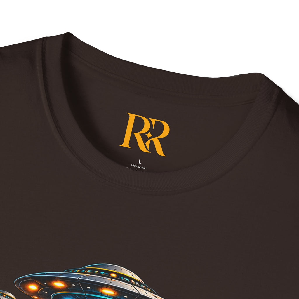 Alien Campfire UFO T-Shirt – Retro Space Adventure Graphic Tee